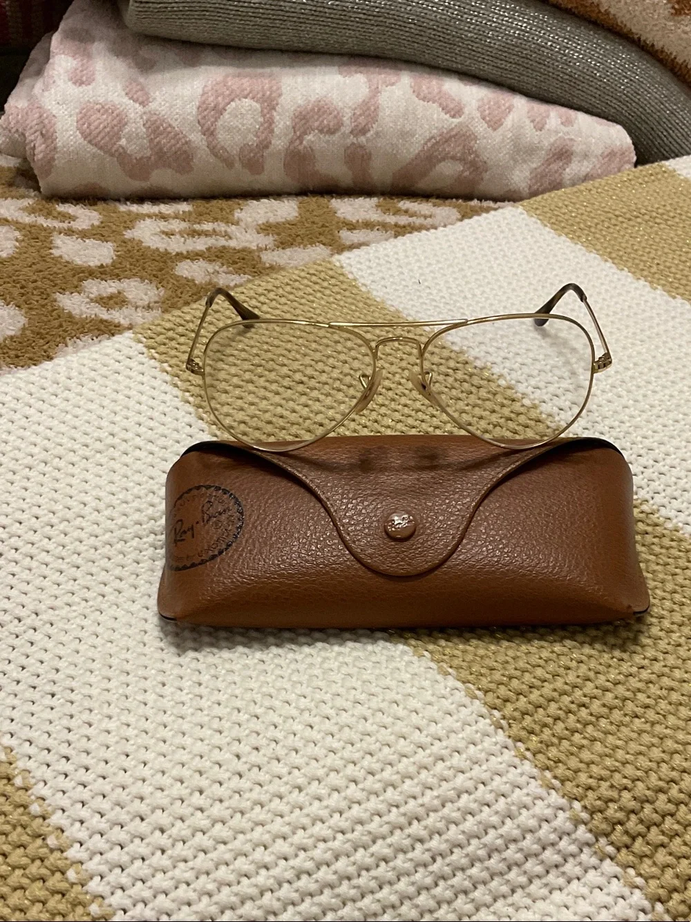 Ray-Ban unisex Gold Metal Aviator Glasses with Brown Case